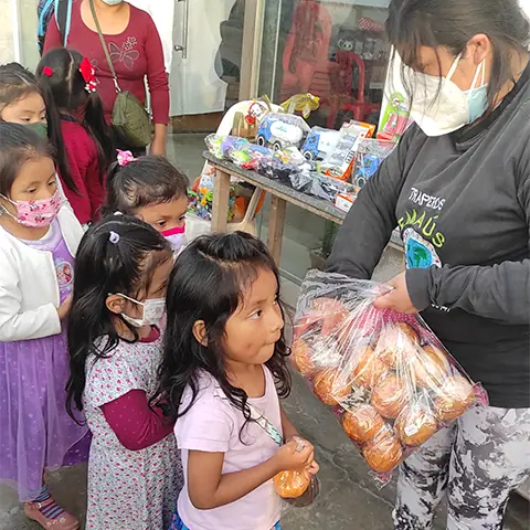 Chocolatada en AAHH Oasis